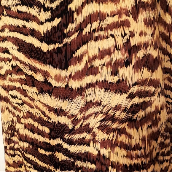 Tiger Animal Print Short Sleeve Blouse Top - Picture 6 of 10